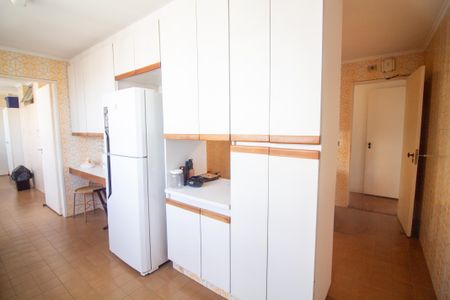 Apartamento à venda com 210m², 4 quartos e 2 vagas Apartamento à venda com 210m², 4 quartos e 2 vagasCozinha