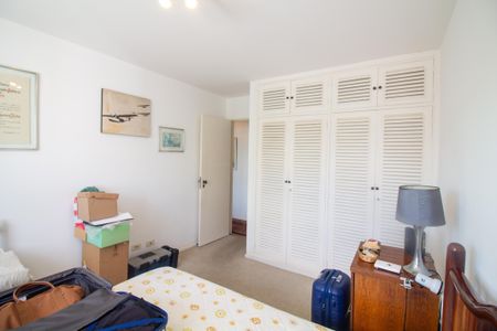 Apartamento à venda com 210m², 4 quartos e 2 vagas Apartamento à venda com 210m², 4 quartos e 2 vagasQuarto 3