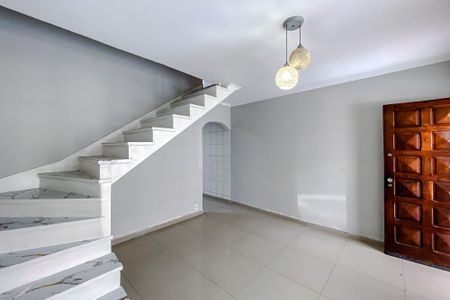 Casa para alugar com 80m², 3 quartos e 1 vaga Casa para alugar com 80m², 3 quartos e 1 vagaSala