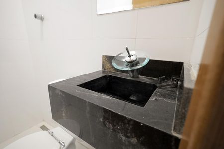 Apartamento à venda com 56m², 2 quartos e 1 vaga Apartamento à venda com 56m², 2 quartos e 1 vagaBanheiro