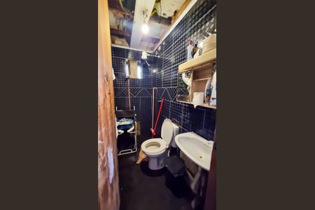 Banheiro de casa para alugar com 2 quartos, 62m² em Parque Regina, São Paulo