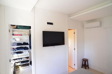Apartamento à venda com 125m², 2 quartos e 2 vagas Apartamento à venda com 125m², 2 quartos e 2 vagasCloset