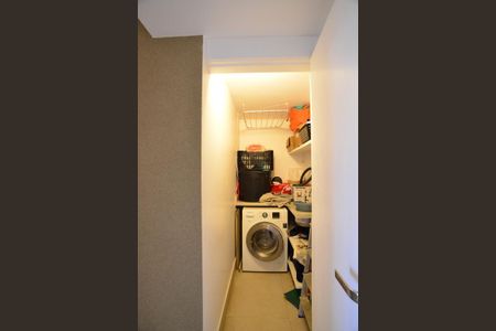 Apartamento à venda com 125m², 2 quartos e 2 vagas Apartamento à venda com 125m², 2 quartos e 2 vagasLavanderia