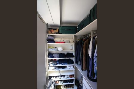 Apartamento à venda com 125m², 2 quartos e 2 vagas Apartamento à venda com 125m², 2 quartos e 2 vagasCloset