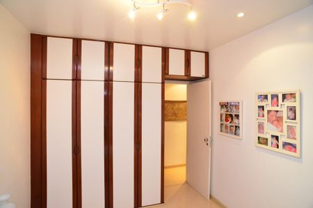 Apartamento à venda com 170m², 3 quartos e 2 vagasQuarto 2