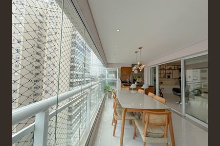 Apartamento à venda com 145m², 3 quartos e 3 vagasVaranda