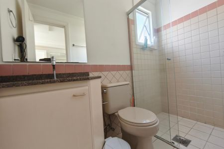Banheiro de apartamento à venda com 1 quarto, 50m² em Centro, Campinas