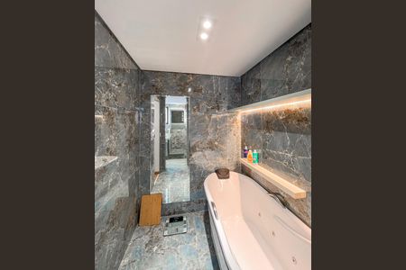 Apartamento à venda com 269m², 4 quartos e 3 vagas Apartamento à venda com 269m², 4 quartos e 3 vagasBanheiro da Suíte