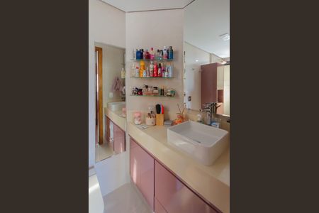 Apartamento à venda com 269m², 4 quartos e 3 vagasBanheiro da Suíte 1