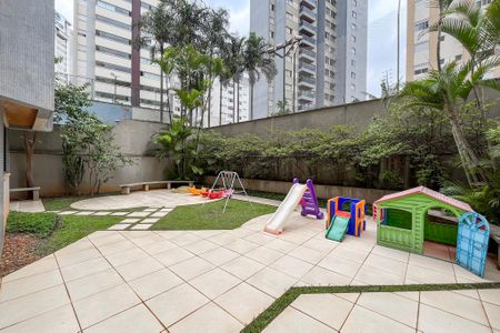 Apartamento à venda com 269m², 4 quartos e 3 vagas Apartamento à venda com 269m², 4 quartos e 3 vagasPlayground