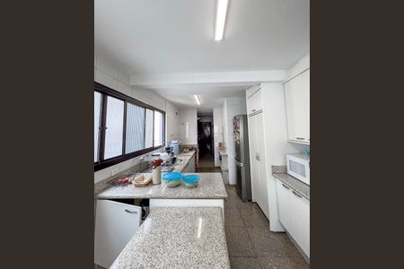 Apartamento à venda com 269m², 4 quartos e 3 vagas Apartamento à venda com 269m², 4 quartos e 3 vagasCozinha