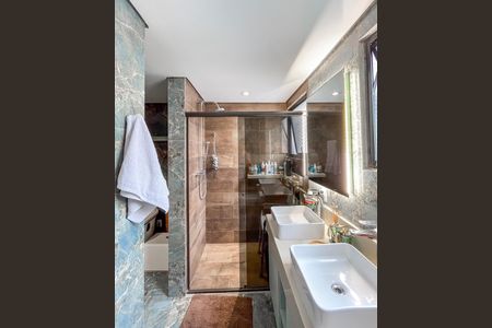 Apartamento à venda com 269m², 4 quartos e 3 vagas Apartamento à venda com 269m², 4 quartos e 3 vagasBanheiro da Suíte