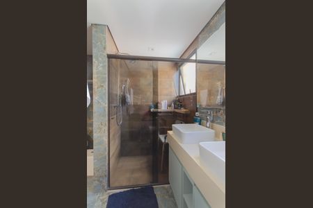 Apartamento à venda com 269m², 4 quartos e 3 vagasBanheiro da Suíte 2
