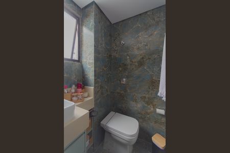 Apartamento à venda com 269m², 4 quartos e 3 vagasBanheiro da Suíte 2