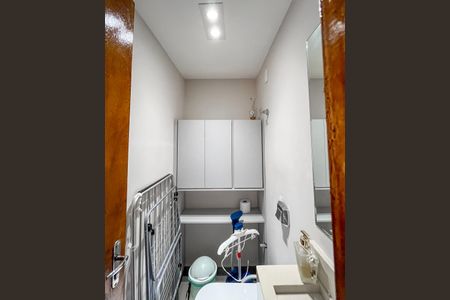 Apartamento à venda com 269m², 4 quartos e 3 vagas Apartamento à venda com 269m², 4 quartos e 3 vagasBanheiro de serviço