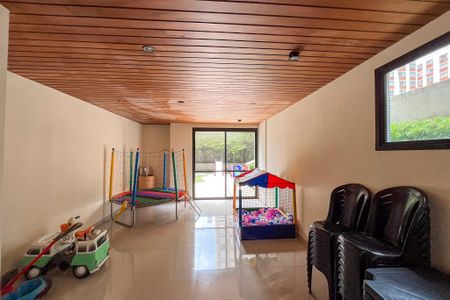 Apartamento à venda com 269m², 4 quartos e 3 vagas Apartamento à venda com 269m², 4 quartos e 3 vagasBrinquedoteca