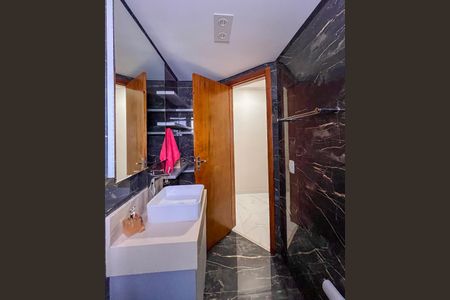 Apartamento à venda com 269m², 4 quartos e 3 vagas Apartamento à venda com 269m², 4 quartos e 3 vagasBanheiro