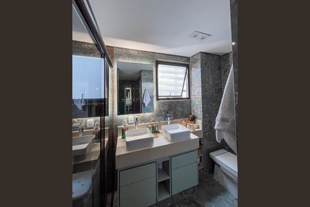 Apartamento à venda com 269m², 4 quartos e 3 vagas Apartamento à venda com 269m², 4 quartos e 3 vagasBanheiro da Suíte