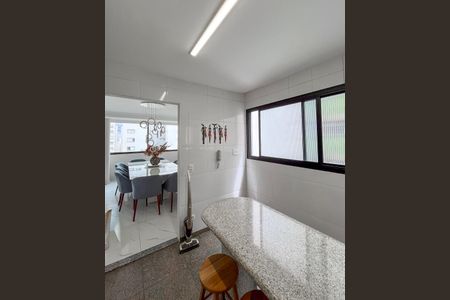 Apartamento à venda com 269m², 4 quartos e 3 vagas Apartamento à venda com 269m², 4 quartos e 3 vagasCozinha