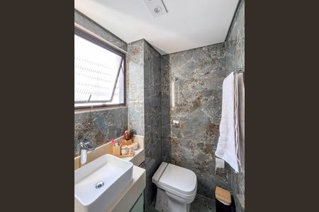 Apartamento à venda com 269m², 4 quartos e 3 vagas Apartamento à venda com 269m², 4 quartos e 3 vagasBanheiro da Suíte