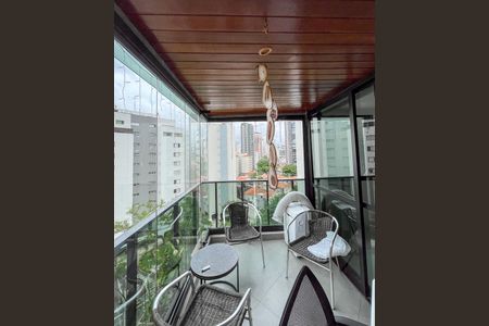 Apartamento à venda com 269m², 4 quartos e 3 vagas Apartamento à venda com 269m², 4 quartos e 3 vagasSacada