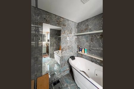 Apartamento à venda com 269m², 4 quartos e 3 vagas Apartamento à venda com 269m², 4 quartos e 3 vagasBanheiro da Suíte