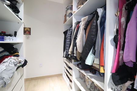 Apartamento à venda com 94m², 3 quartos e 2 vagasCloset Quarto 1 suíte