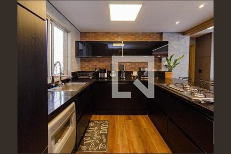 Apartamento à venda com 125m², 4 quartos e 2 vagasCozinha 