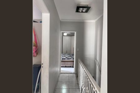 Casa à venda com 85m², 3 quartos e 2 vagasCorredor