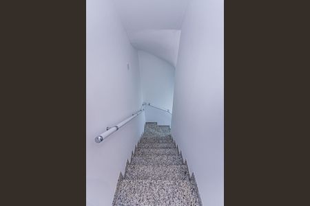 Casa à venda com 186m², 3 quartos e 2 vagasEscada