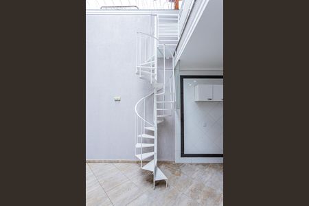 Casa à venda com 186m², 3 quartos e 2 vagasEscada