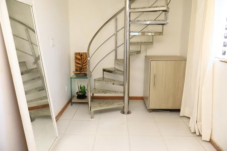 Sala de apartamento para alugar com 2 quartos, 85m² em Stiep, Salvador