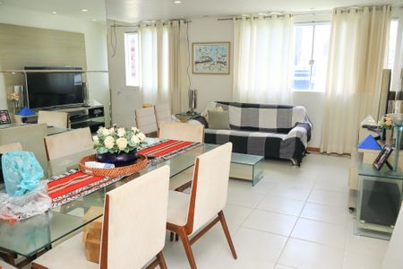 Sala de apartamento para alugar com 3 quartos, 85m² em Stiep, Salvador