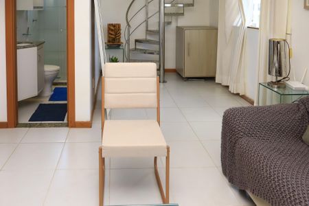 Sala de apartamento para alugar com 2 quartos, 85m² em Stiep, Salvador