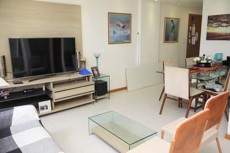 Sala de apartamento para alugar com 3 quartos, 85m² em Stiep, Salvador