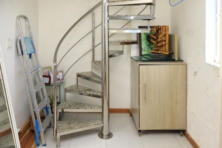 Apartamento para alugar com 85m², 2 quartos e 2 vagasEscada