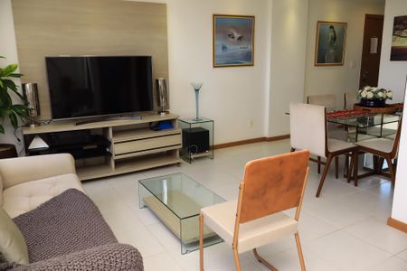 Sala de apartamento para alugar com 2 quartos, 120m² em Stiep, Salvador