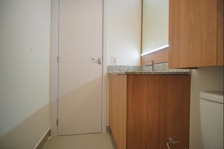 Banheiro de kitnet/studio para alugar com 1 quarto, 45m² em Moinhos de Vento, Porto Alegre