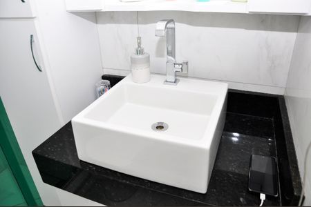 Apartamento à venda com 69m², 2 quartos e sem vagaDetalhe - Banheiro Social