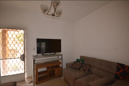 Sala de casa para alugar com 2 quartos, 325m² em Vila Valqueire, Rio de Janeiro