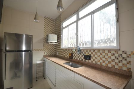 Casa para alugar com 325m², 2 quartos e 3 vagasCozinha e Área de Serviço