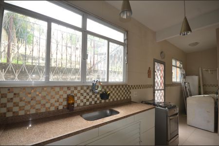 Casa para alugar com 325m², 2 quartos e 3 vagasCozinha e Área de Serviço