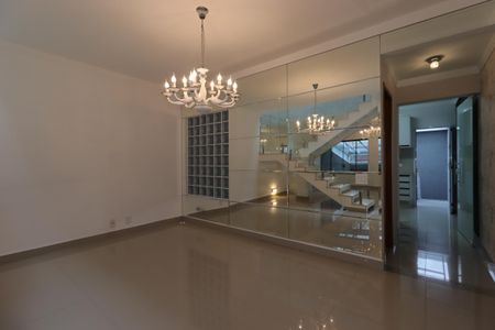 Casa à venda com 210m², 3 quartos e 4 vagasSala