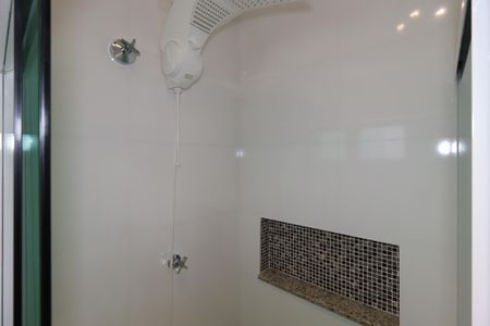 Casa à venda com 210m², 3 quartos e 4 vagasBanheiro da Suíte 2 - Box