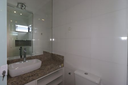 Casa à venda com 210m², 3 quartos e 4 vagasBanheiro da Suíte 1