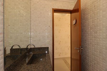 Casa à venda com 210m², 3 quartos e 4 vagasLavabo do primeiro piso