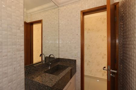 Casa à venda com 210m², 3 quartos e 4 vagasLavabo do primeiro piso