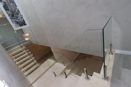 Casa à venda com 210m², 3 quartos e 4 vagasEscada para o segundo piso