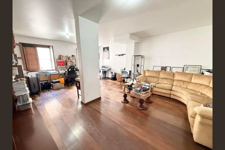 Casa à venda com 4 quartos, 400m² em Jardim Guedala, São Paulo