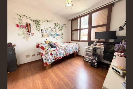 Casa à venda com 4 quartos, 400m² em Jardim Guedala, São Paulo